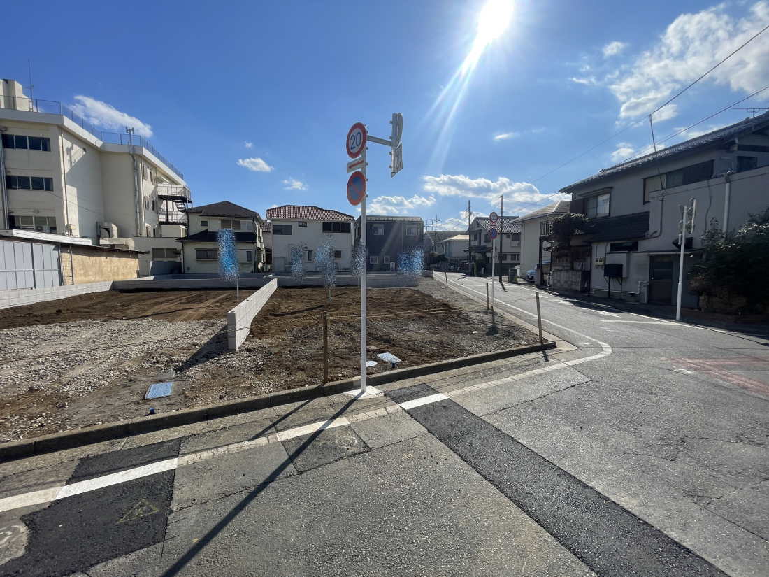 �O�ʓ��H�܂ތ��n�ʐ^ -